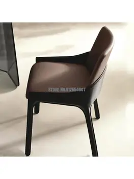Обеденный стул с подлокотником из натуральной кожи под скандинавское седло на заказ, Модельный зал, Дизайнерский офис продаж итальянского минималистичного ресторанного стула
